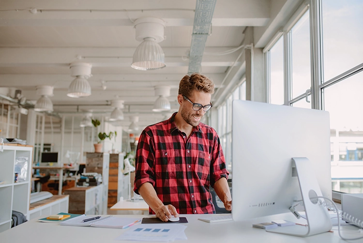 an employee using microlearning